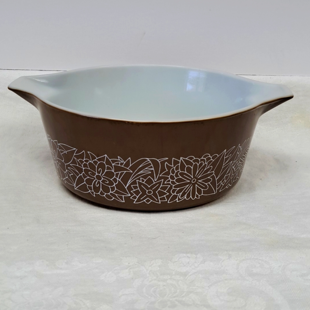 Vintage 70s Pyrex bowl